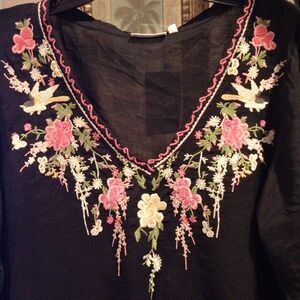 NWT Paris HUES Black V-neckline Top With Floral Embroidery Size Large